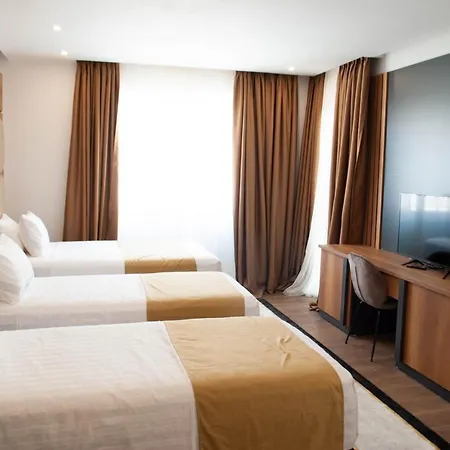 Hilal Palace - No Alcohol Hotel Golem (Tirana)