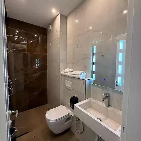 Hilal Palace - Halal