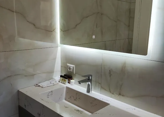 Hilal Palace - Halal